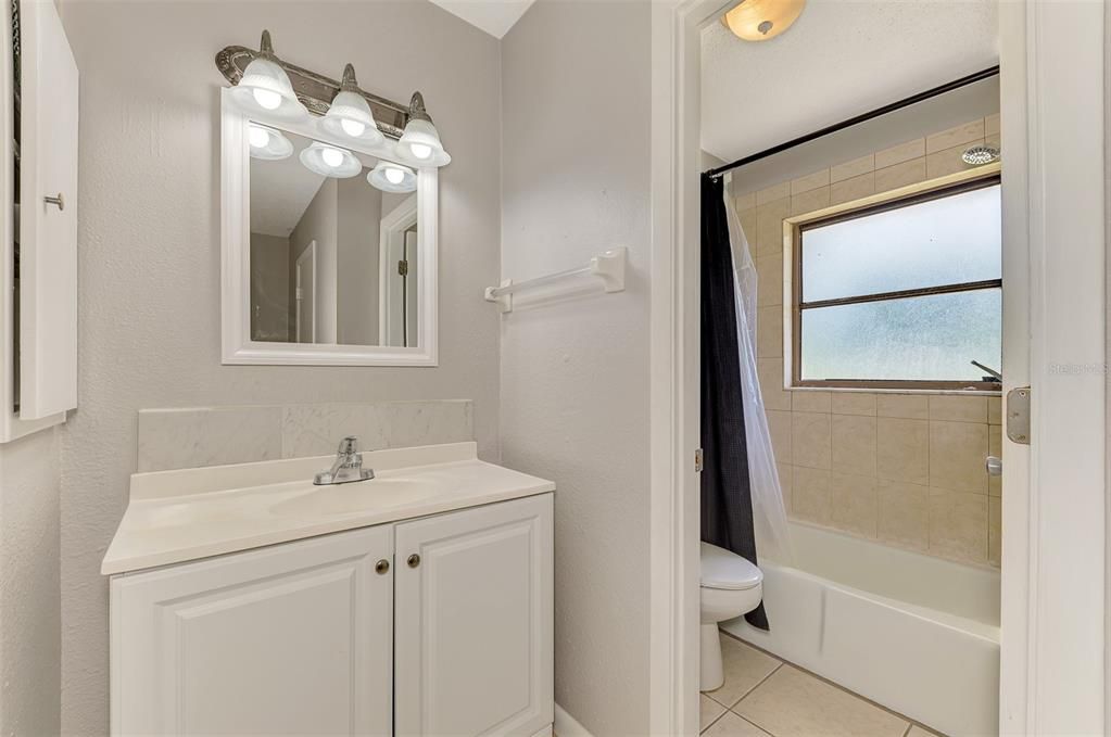 For Sale: $399,900 (3 beds, 2 baths, 1281 Square Feet)