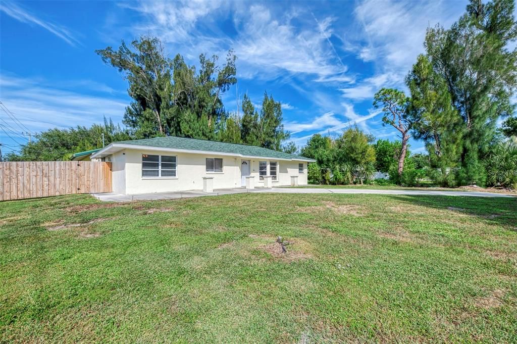 For Sale: $399,900 (3 beds, 2 baths, 1281 Square Feet)