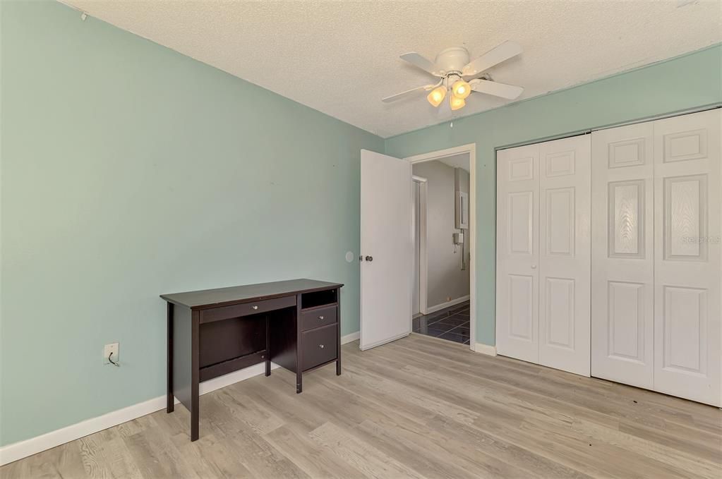 For Sale: $399,900 (3 beds, 2 baths, 1281 Square Feet)