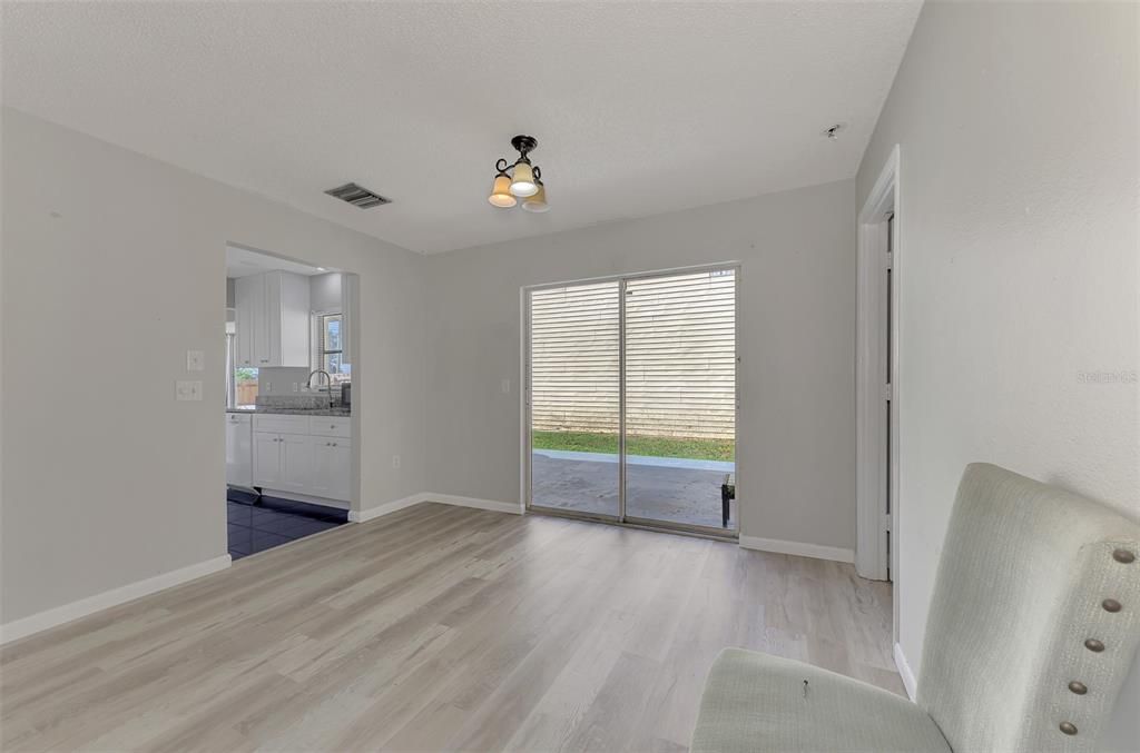 For Sale: $399,900 (3 beds, 2 baths, 1281 Square Feet)