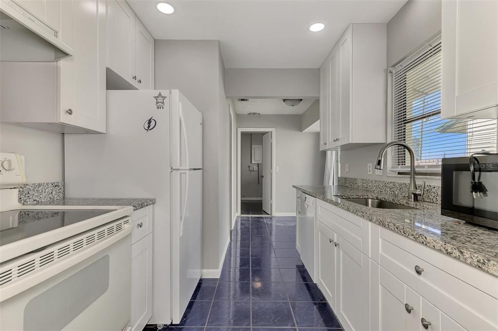 For Sale: $399,900 (3 beds, 2 baths, 1281 Square Feet)