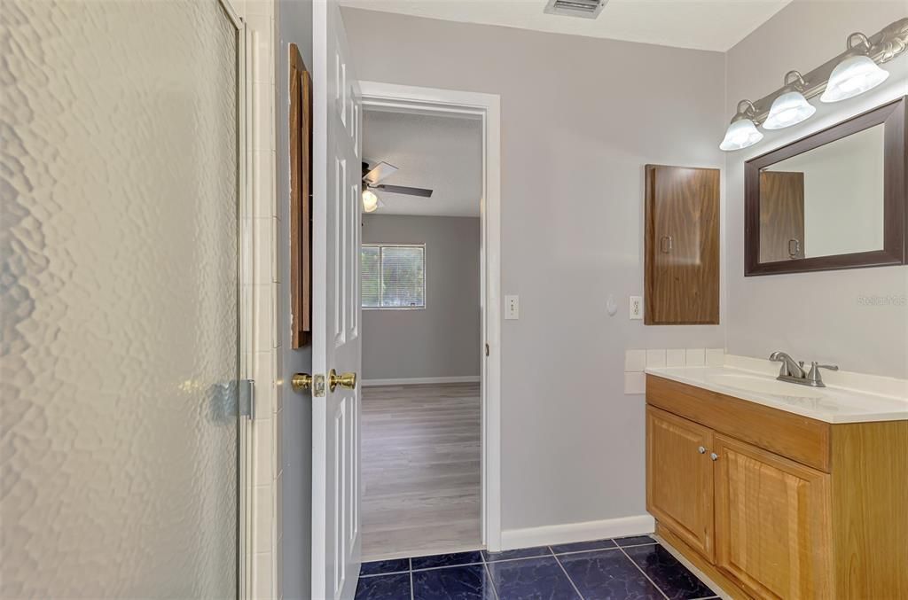 For Sale: $399,900 (3 beds, 2 baths, 1281 Square Feet)