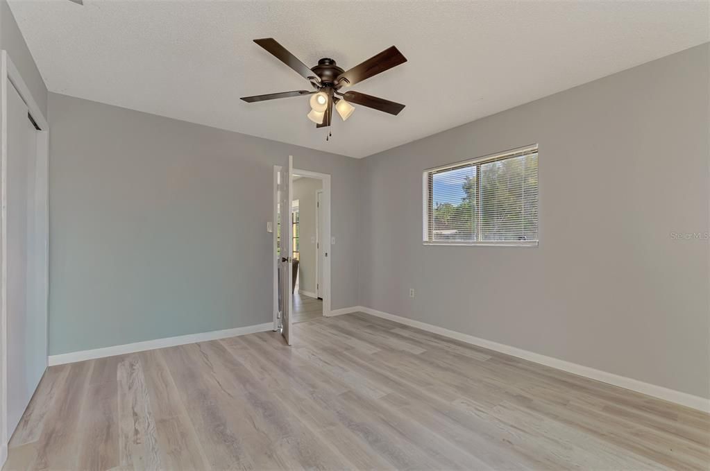 For Sale: $399,900 (3 beds, 2 baths, 1281 Square Feet)