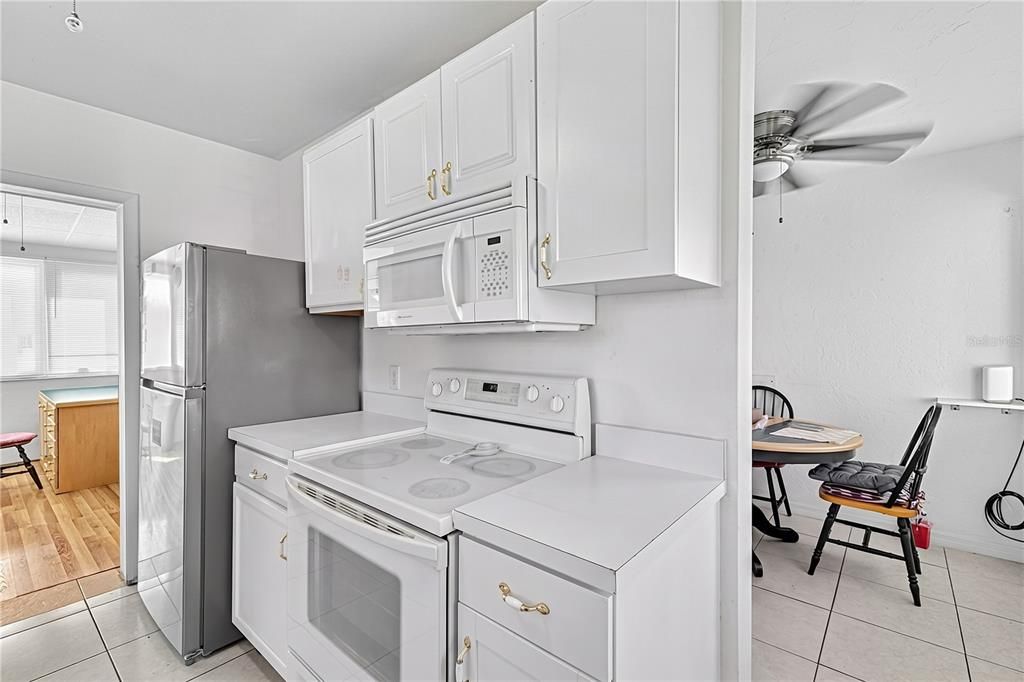 На продажу: $163,000 (3 спален, 1 ванн, 932 Квадратных фут)