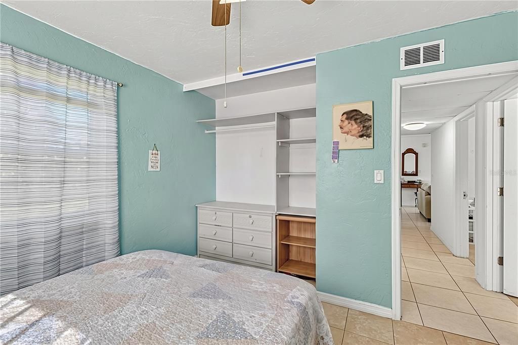 На продажу: $163,000 (3 спален, 1 ванн, 932 Квадратных фут)