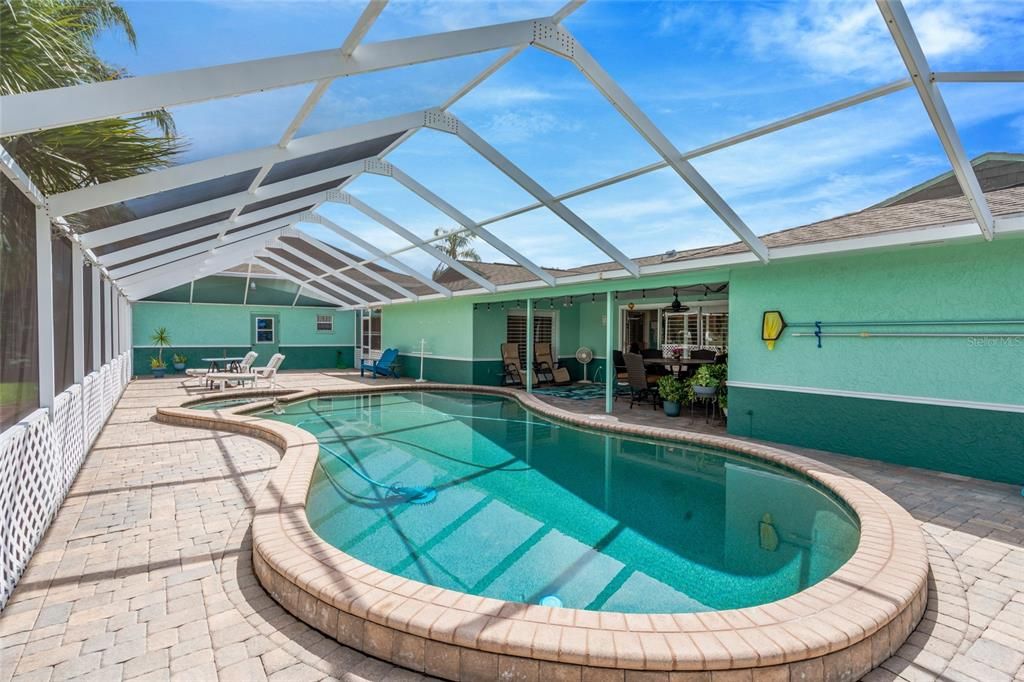 For Sale: $899,900 (4 beds, 3 baths, 1802 Square Feet)