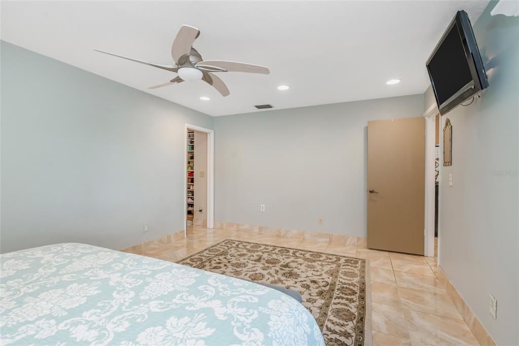 For Sale: $899,900 (4 beds, 3 baths, 1802 Square Feet)