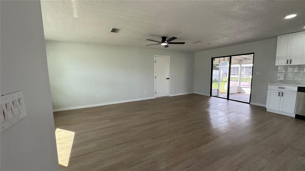 For Sale: $279,900 (4 beds, 2 baths, 1448 Square Feet)