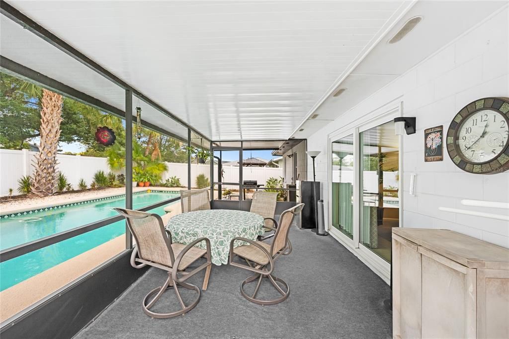 For Sale: $439,900 (4 beds, 2 baths, 1624 Square Feet)