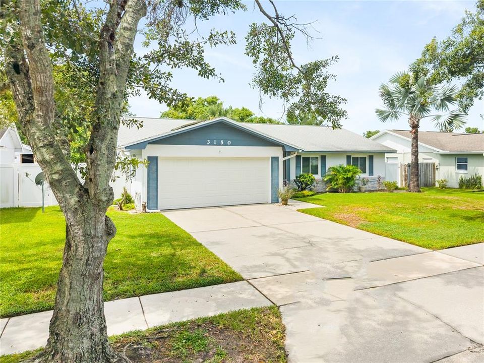For Sale: $439,900 (4 beds, 2 baths, 1624 Square Feet)