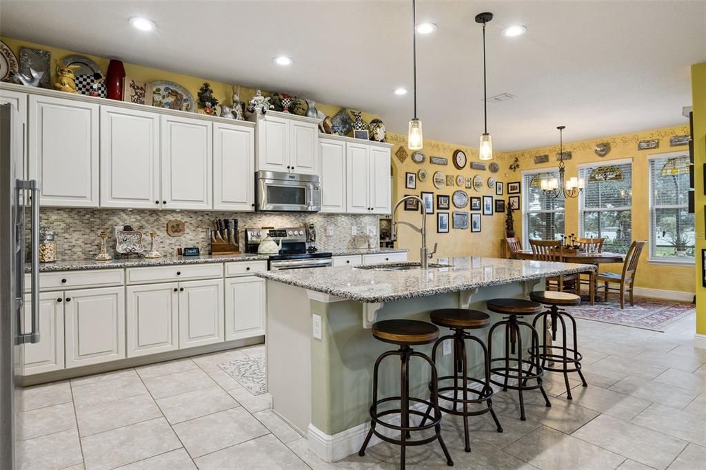 En Venta: $799,900 (4 camas, 3 baños, 2962 Pies cuadrados)