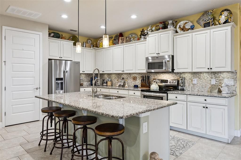 En Venta: $799,900 (4 camas, 3 baños, 2962 Pies cuadrados)