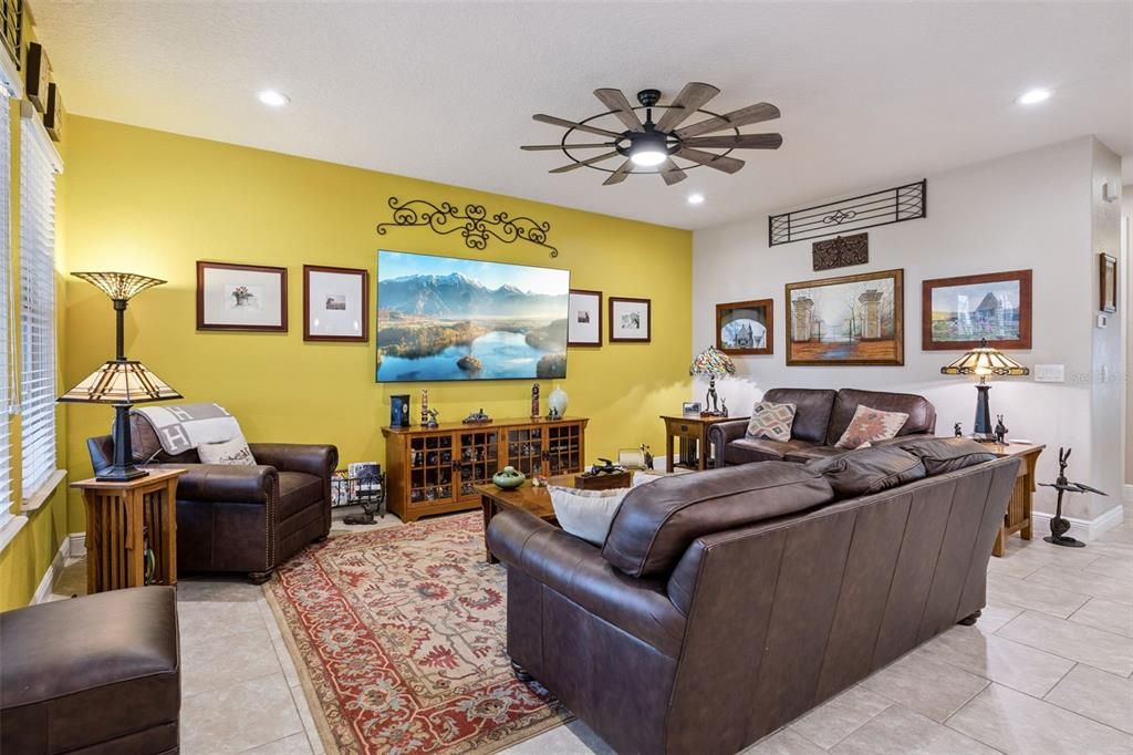 En Venta: $799,900 (4 camas, 3 baños, 2962 Pies cuadrados)