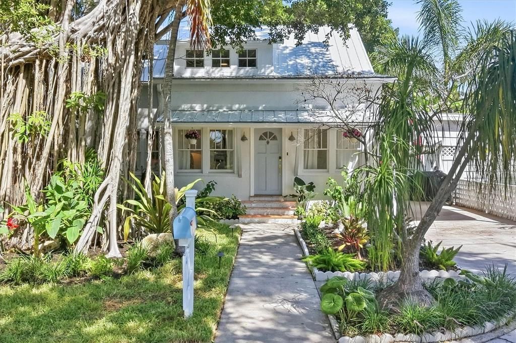 En Venta: $620,000 (4 camas, 2 baños, 1964 Pies cuadrados)