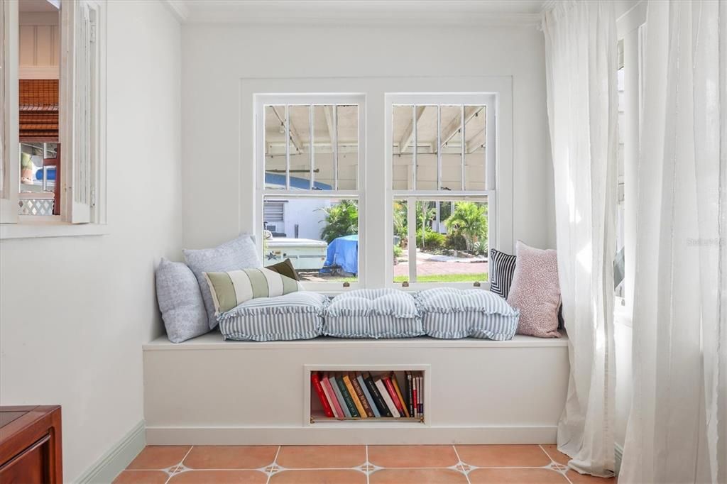 En Venta: $620,000 (4 camas, 2 baños, 1964 Pies cuadrados)
