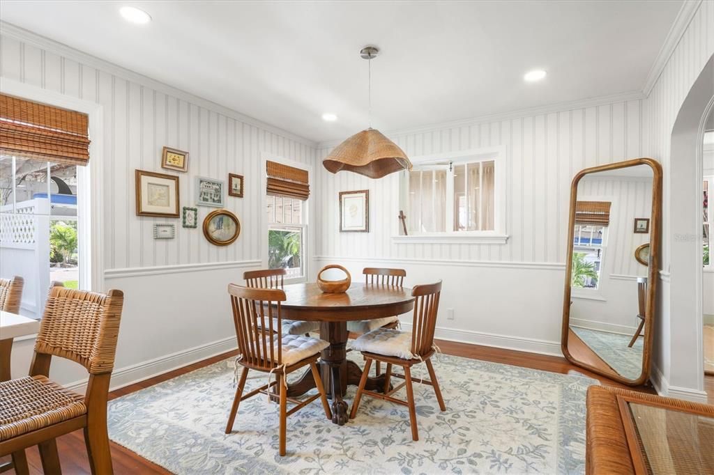En Venta: $620,000 (4 camas, 2 baños, 1964 Pies cuadrados)