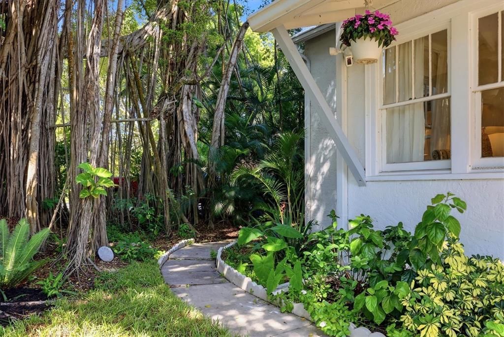 En Venta: $620,000 (4 camas, 2 baños, 1964 Pies cuadrados)