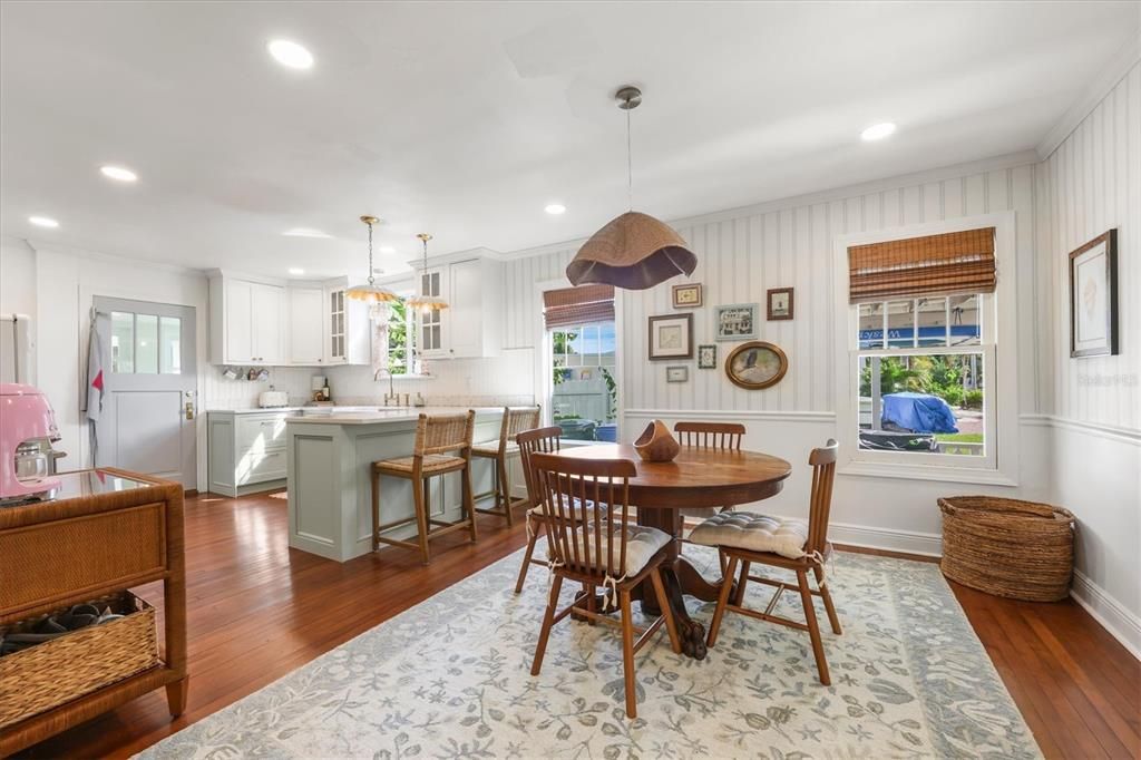 En Venta: $620,000 (4 camas, 2 baños, 1964 Pies cuadrados)