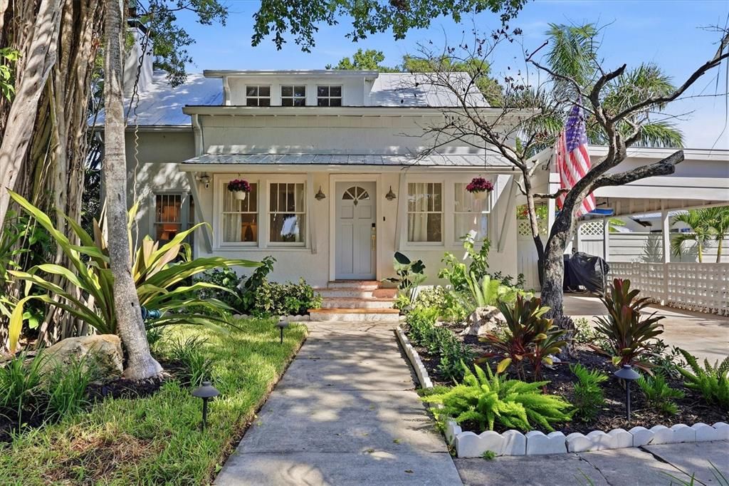 En Venta: $620,000 (4 camas, 2 baños, 1964 Pies cuadrados)