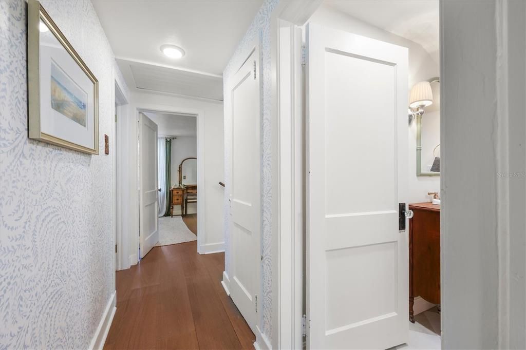 En Venta: $620,000 (4 camas, 2 baños, 1964 Pies cuadrados)