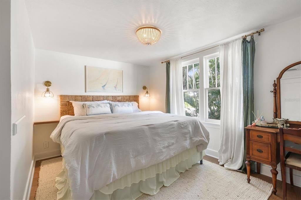 En Venta: $620,000 (4 camas, 2 baños, 1964 Pies cuadrados)