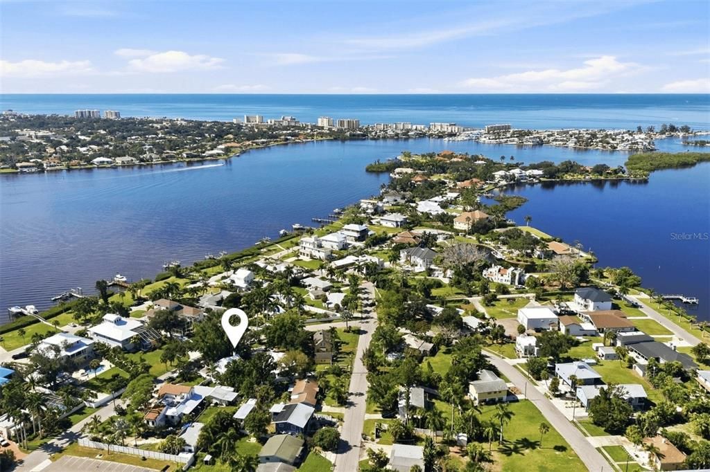 En Venta: $620,000 (4 camas, 2 baños, 1964 Pies cuadrados)