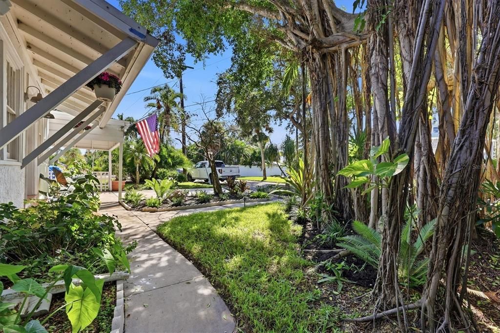 En Venta: $620,000 (4 camas, 2 baños, 1964 Pies cuadrados)