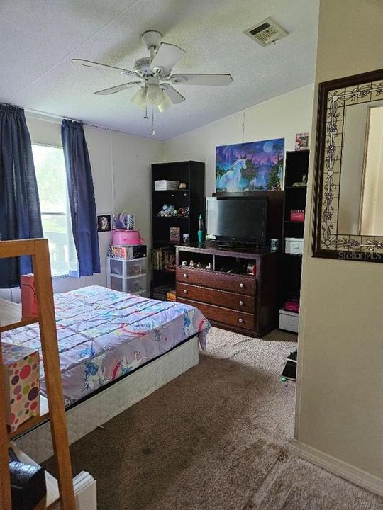 En Venta: $297,000 (4 camas, 2 baños, 1440 Pies cuadrados)