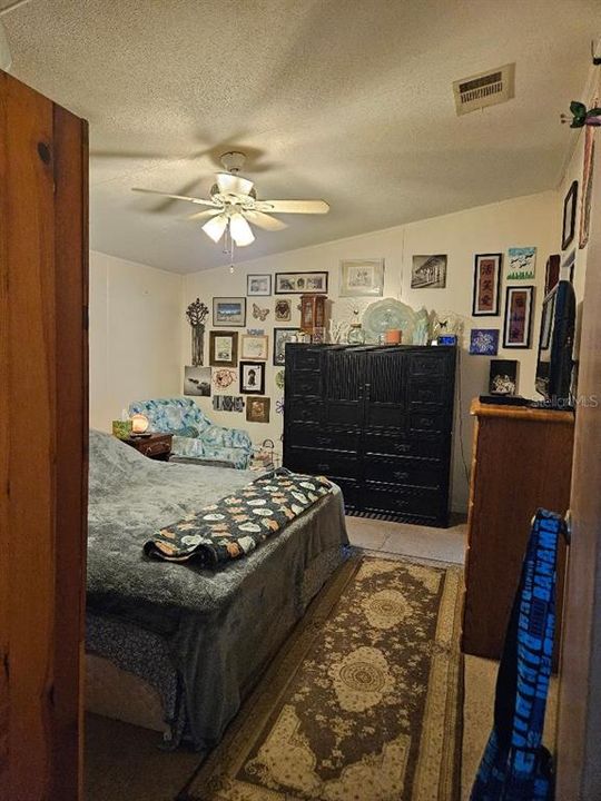 En Venta: $297,000 (4 camas, 2 baños, 1440 Pies cuadrados)