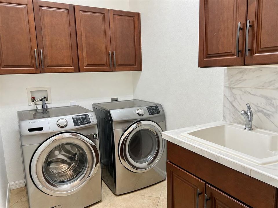 В аренду: $3,000 (4 спален, 3 ванн, 2423 Квадратных фут)