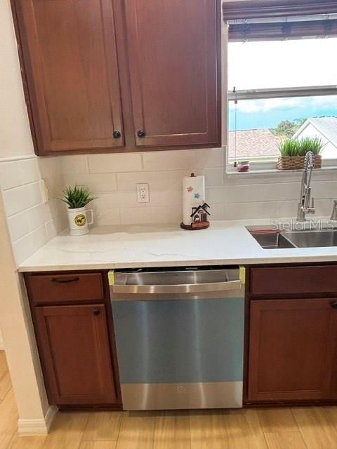 For Sale: $335,000 (3 beds, 2 baths, 1392 Square Feet)