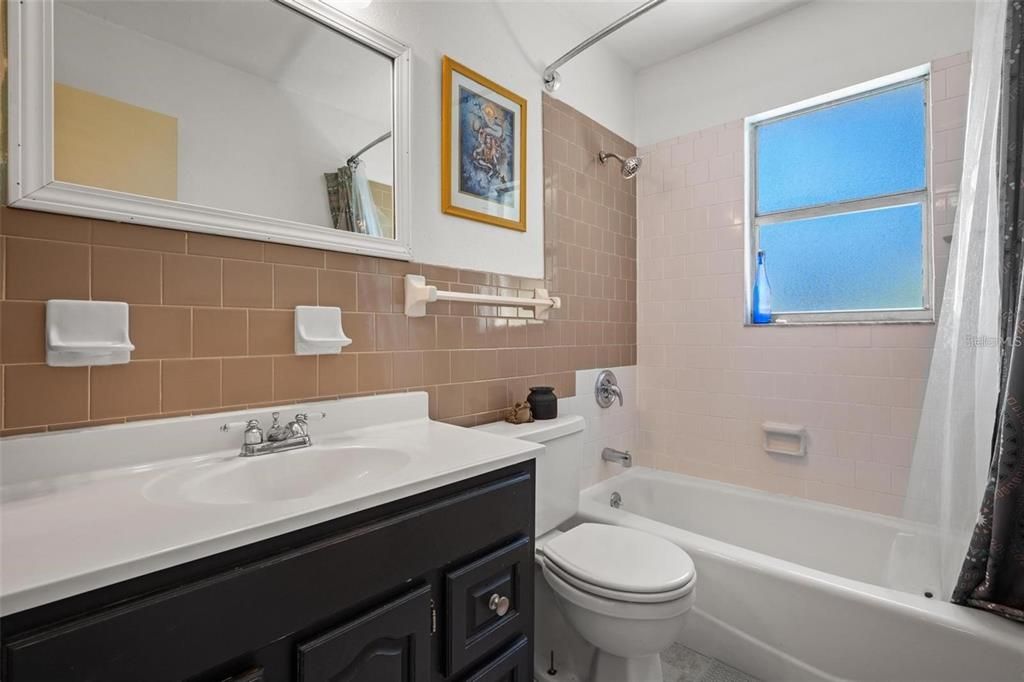 For Sale: $280,000 (3 beds, 1 baths, 999 Square Feet)
