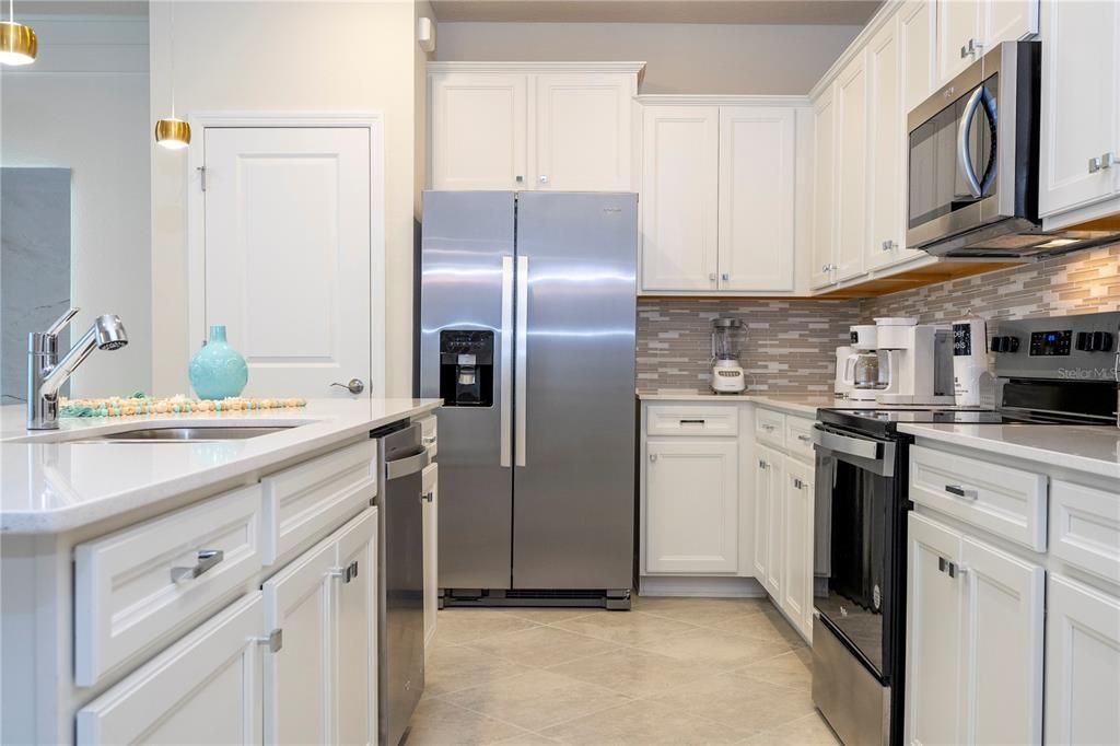 For Sale: $649,000 (5 beds, 4 baths, 2281 Square Feet)