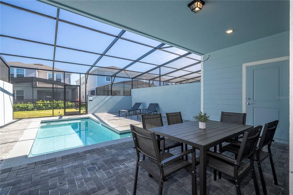 For Sale: $649,000 (5 beds, 4 baths, 2281 Square Feet)