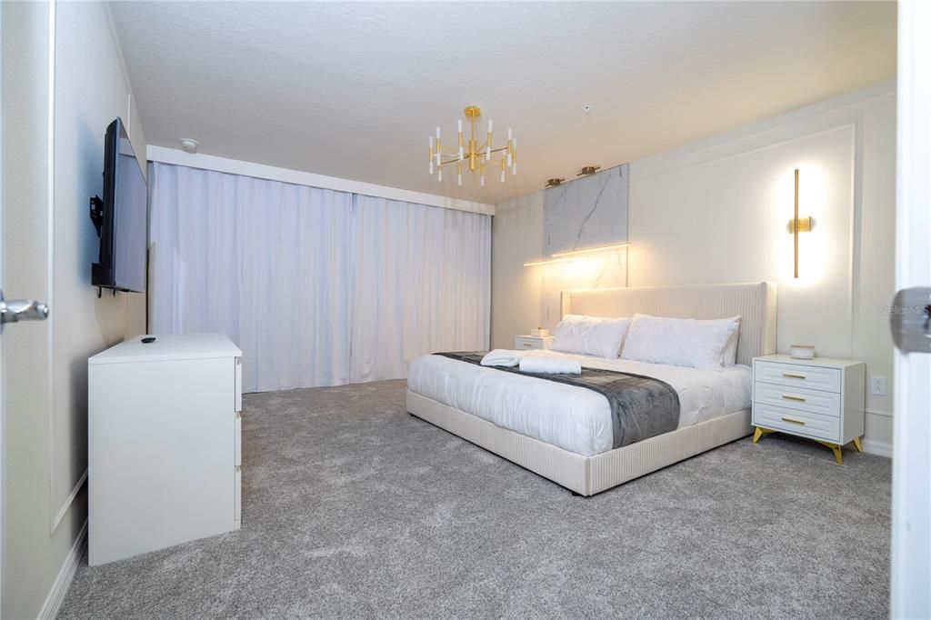 For Sale: $649,000 (5 beds, 4 baths, 2281 Square Feet)