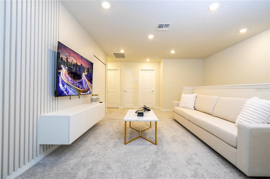 For Sale: $649,000 (5 beds, 4 baths, 2281 Square Feet)