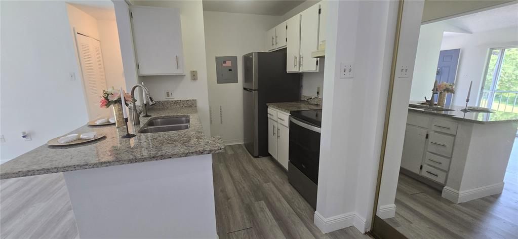 В аренду: $1,400 (2 спален, 2 ванн, 910 Квадратных фут)