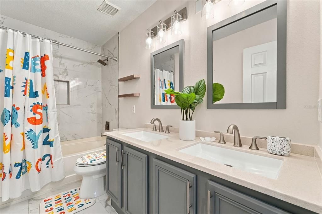 待售: $440,000 (3 贝兹, 2 浴室, 2387 平方英尺)