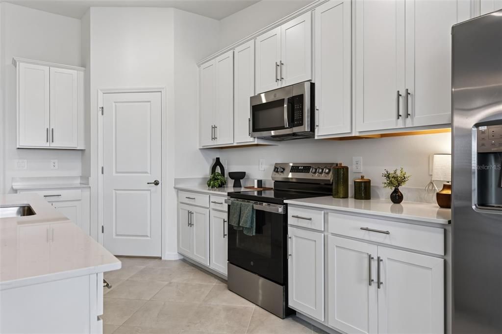 For Sale: $386,498 (2 beds, 2 baths, 1366 Square Feet)