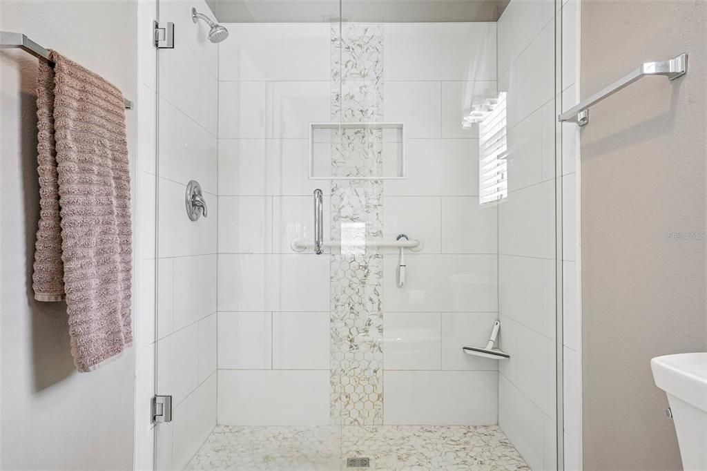 For Sale: $325,000 (2 beds, 2 baths, 1231 Square Feet)
