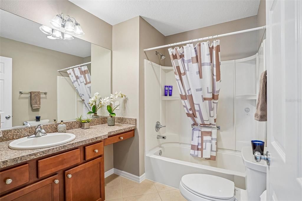 For Sale: $325,000 (2 beds, 2 baths, 1231 Square Feet)