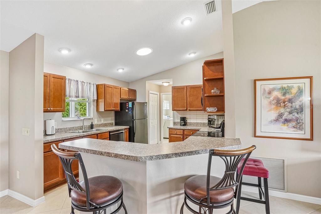 For Sale: $325,000 (2 beds, 2 baths, 1231 Square Feet)