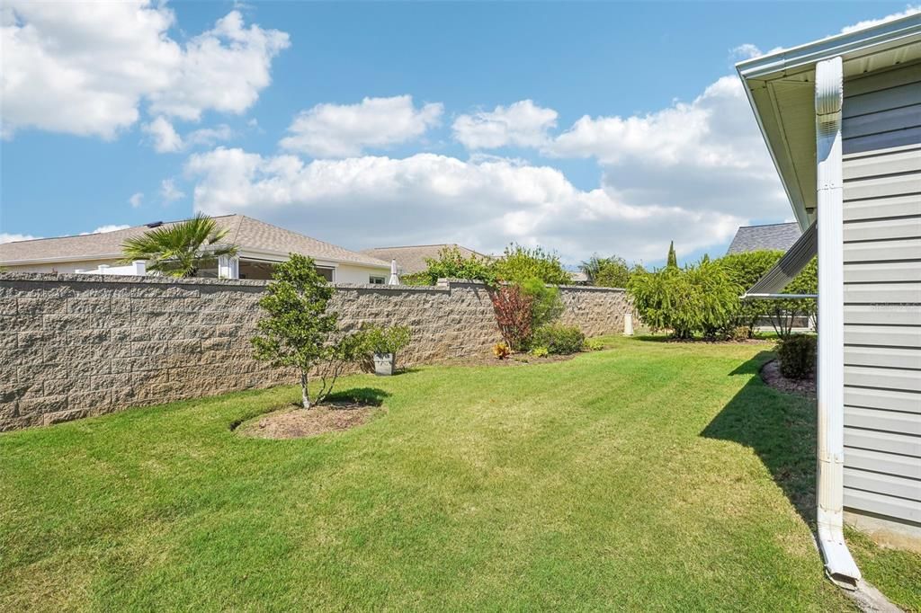For Sale: $325,000 (2 beds, 2 baths, 1231 Square Feet)