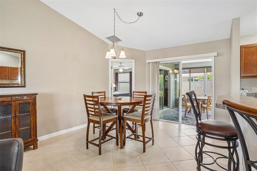 For Sale: $325,000 (2 beds, 2 baths, 1231 Square Feet)