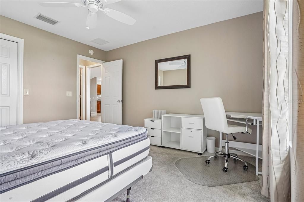 For Sale: $325,000 (2 beds, 2 baths, 1231 Square Feet)