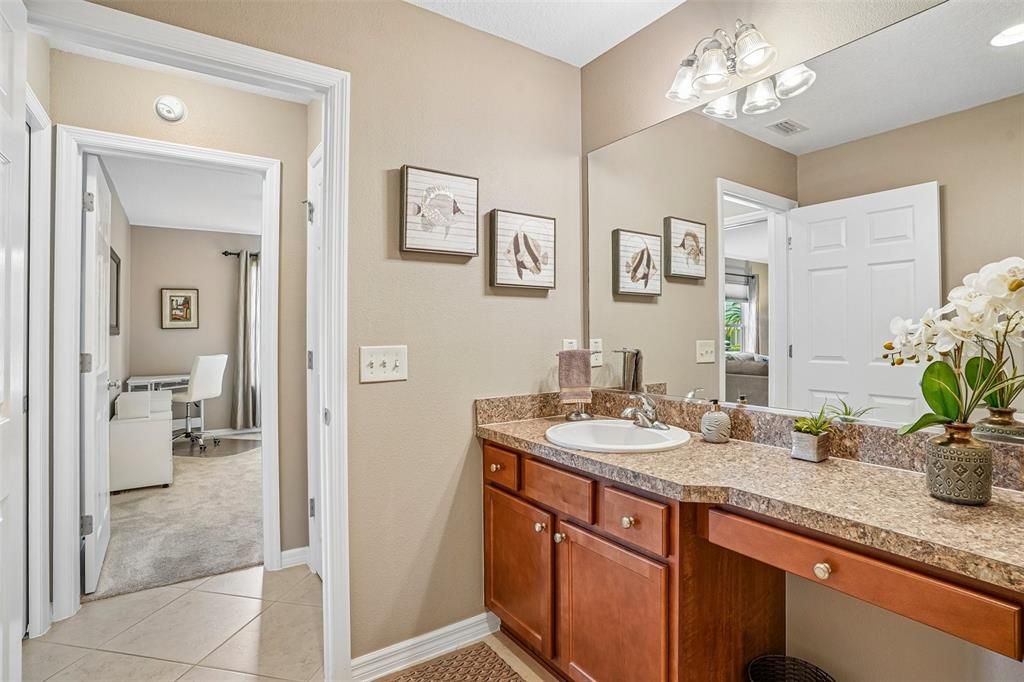 For Sale: $325,000 (2 beds, 2 baths, 1231 Square Feet)
