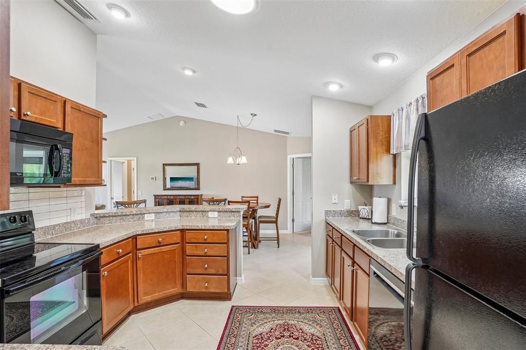 For Sale: $325,000 (2 beds, 2 baths, 1231 Square Feet)