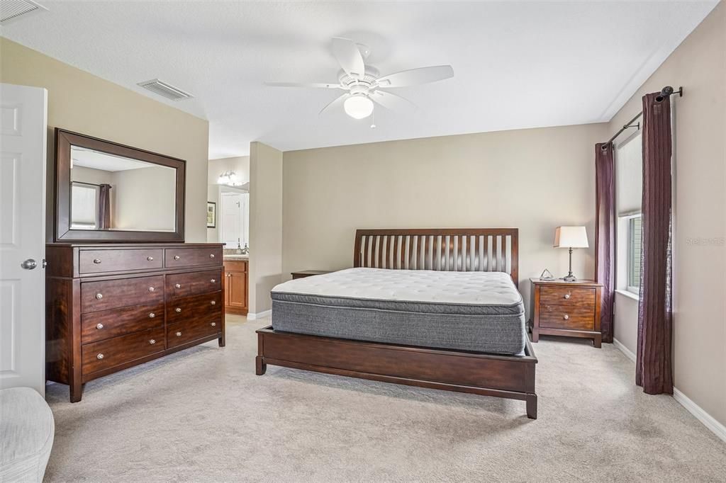 For Sale: $325,000 (2 beds, 2 baths, 1231 Square Feet)