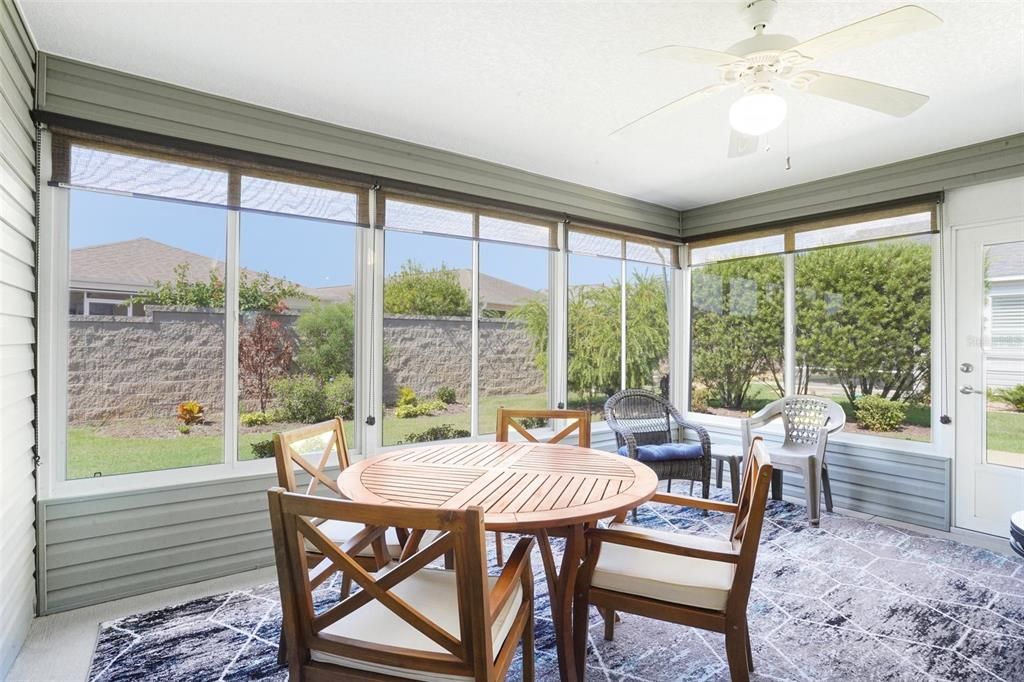 For Sale: $325,000 (2 beds, 2 baths, 1231 Square Feet)