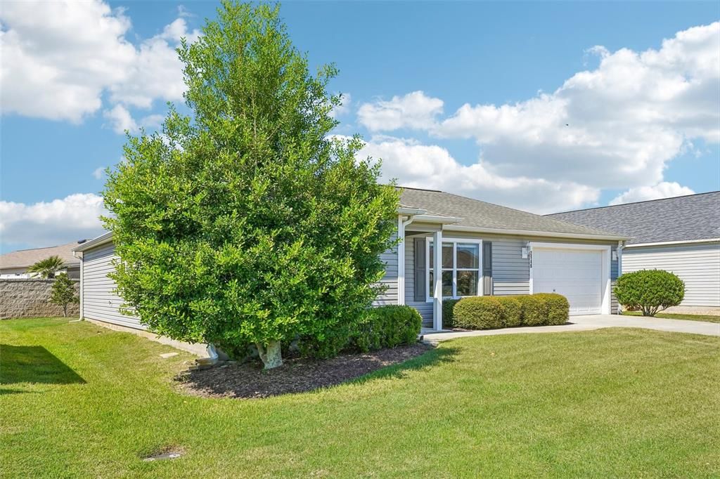 For Sale: $325,000 (2 beds, 2 baths, 1231 Square Feet)